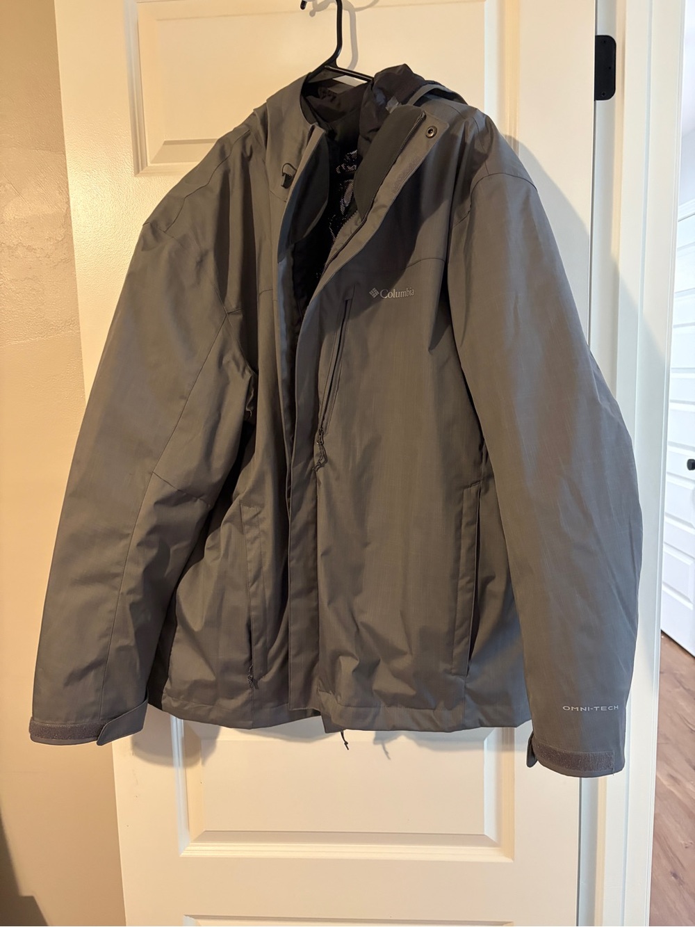 Columbia Men's Gray Omni-Tech Waterproof Hooded Jacket